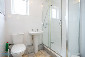 Shower room- click for photo gallery